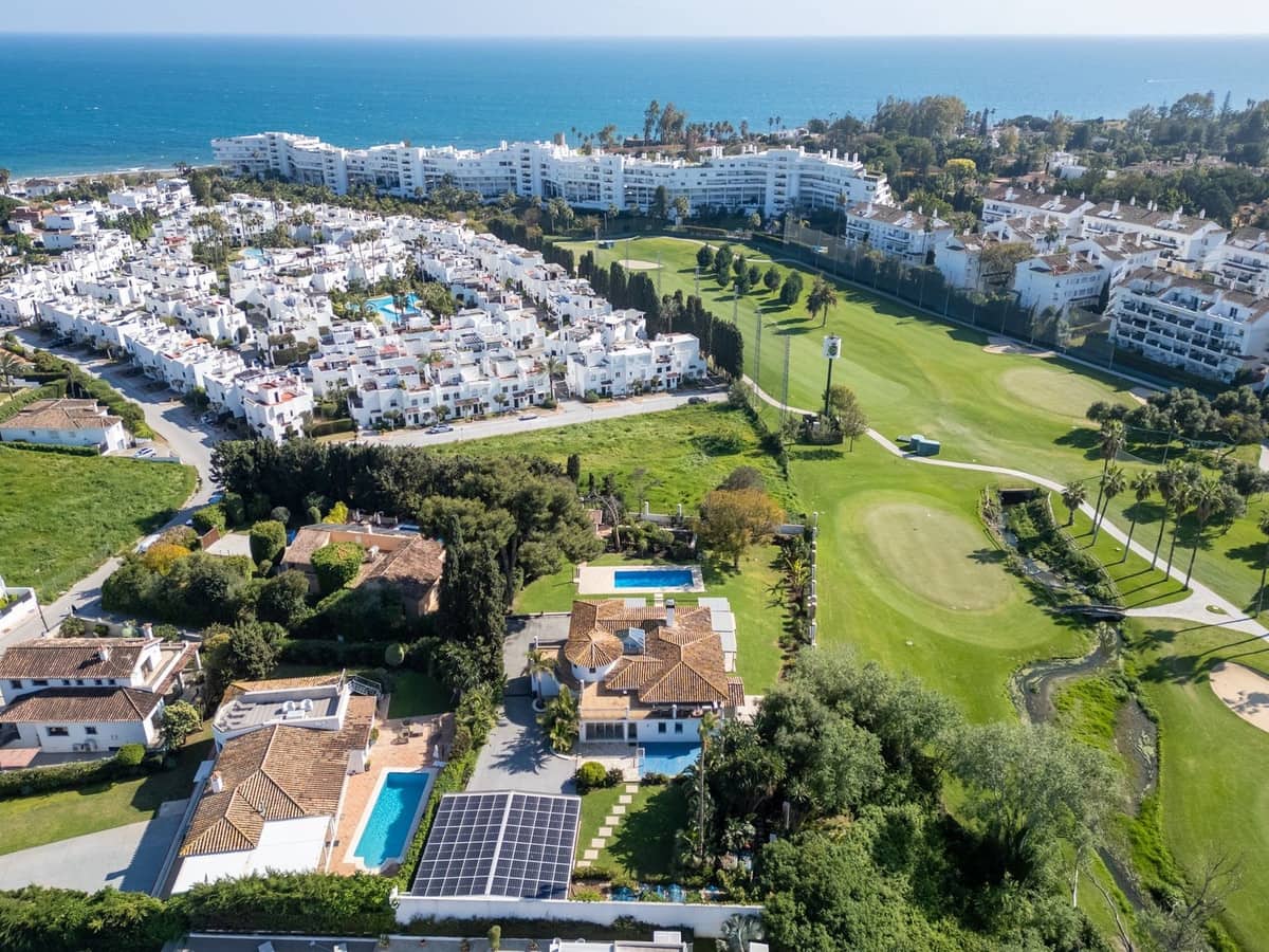 Chalet de 4 habitaciones en San Pedro de Alcantara en venta con piscina garaje - 5.850.000 € (Ref: 9883865)