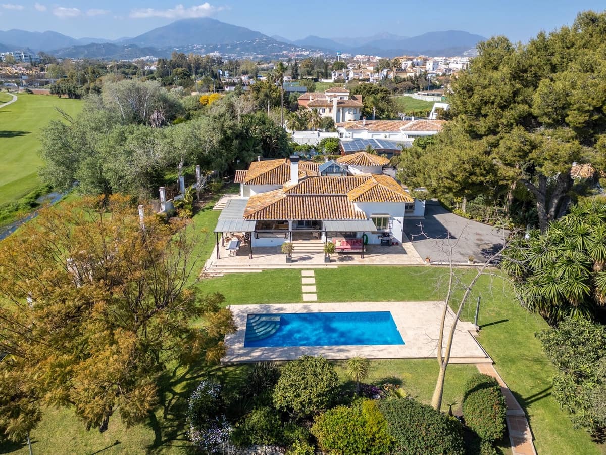 Chalet de 4 habitaciones en San Pedro de Alcantara en venta con piscina garaje - 5.850.000 € (Ref: 9883865)