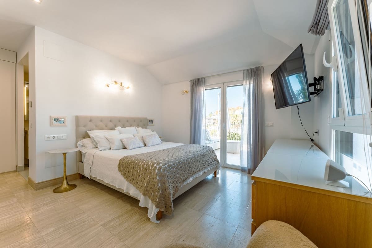 4 Zimmer Villa zu verkaufen in New Golden Mile mit Garage - 950.000 € (Ref: 9908988)