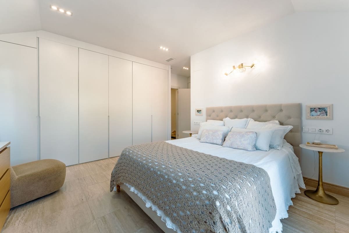 4 Zimmer Villa zu verkaufen in New Golden Mile mit Garage - 950.000 € (Ref: 9908988)