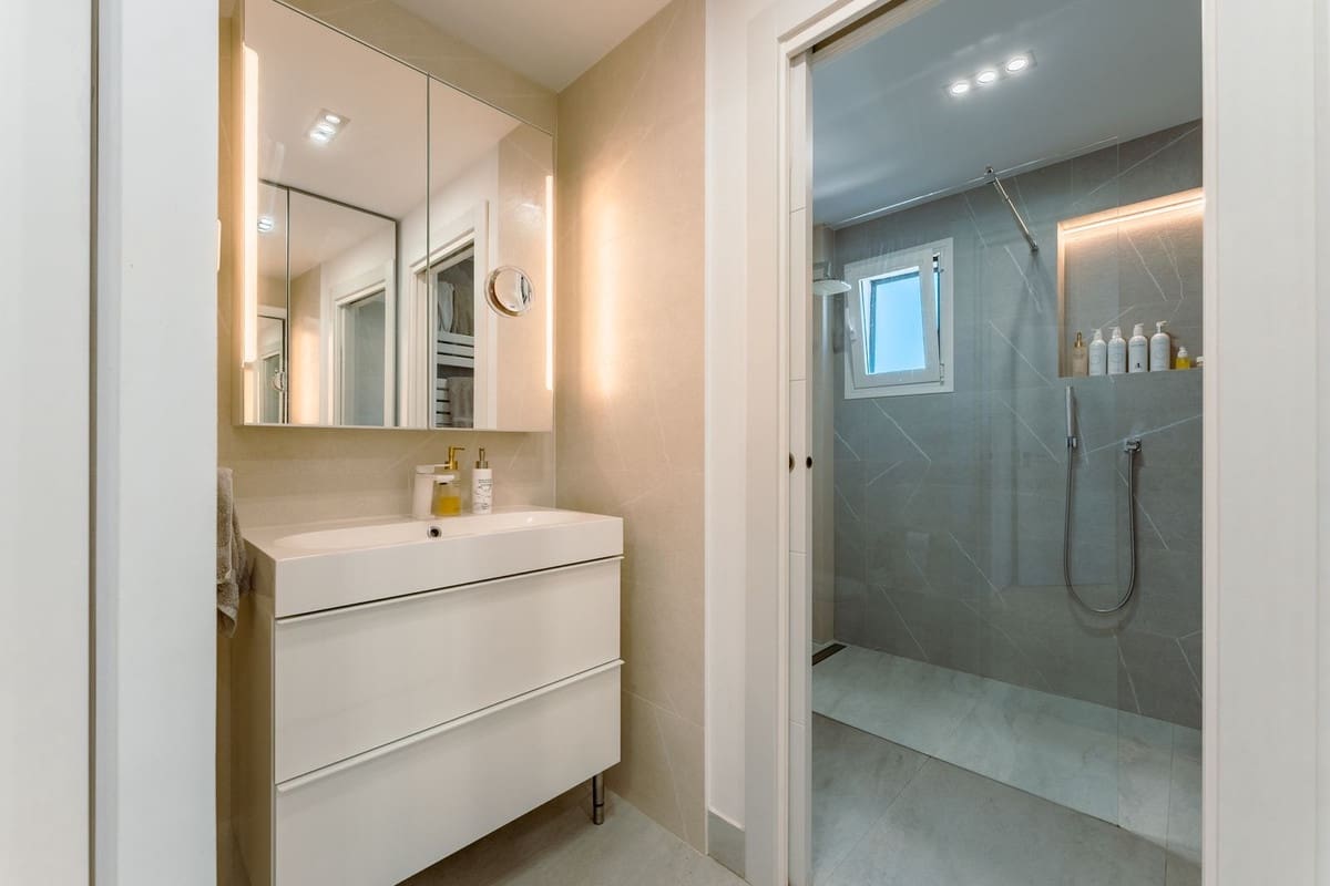 4 Zimmer Villa zu verkaufen in New Golden Mile mit Garage - 950.000 € (Ref: 9908988)