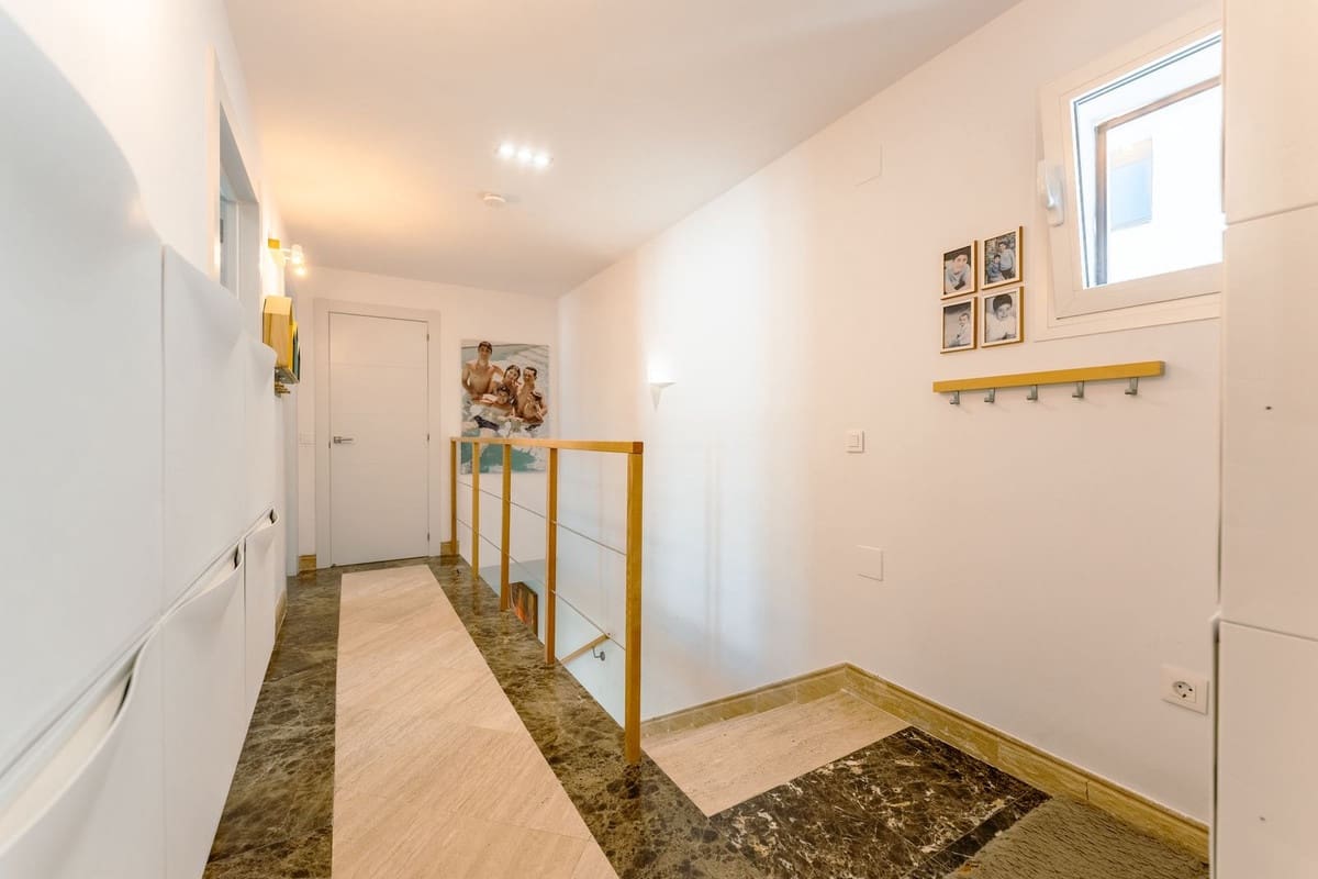 4 Zimmer Villa zu verkaufen in New Golden Mile mit Garage - 950.000 € (Ref: 9908988)