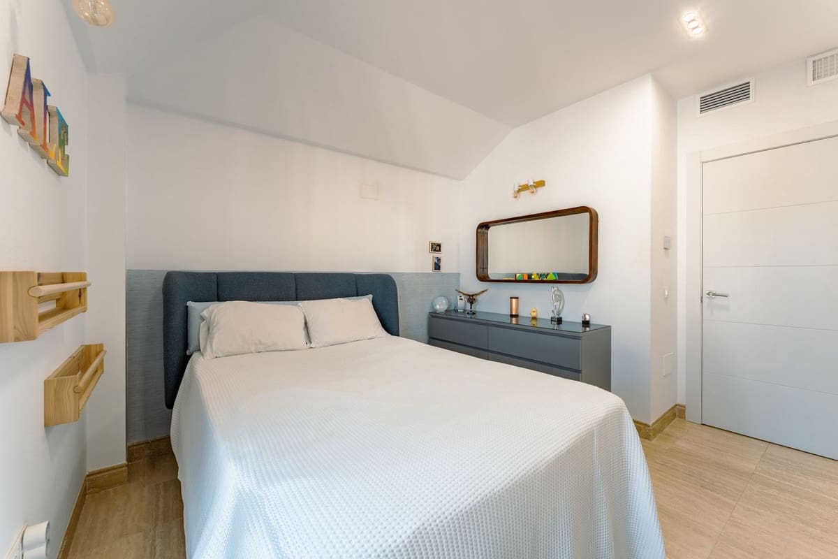 4 Zimmer Villa zu verkaufen in New Golden Mile mit Garage - 950.000 € (Ref: 9908988)