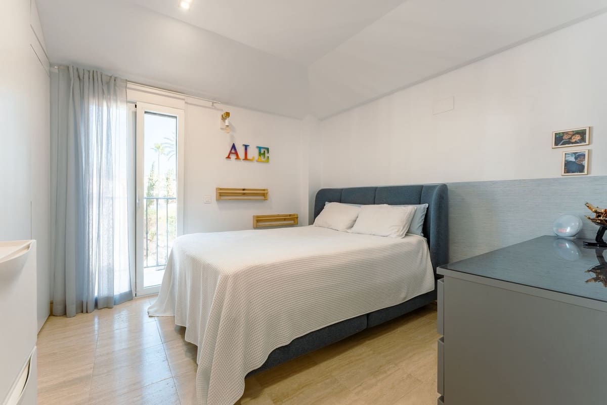 4 Zimmer Villa zu verkaufen in New Golden Mile mit Garage - 950.000 € (Ref: 9908988)