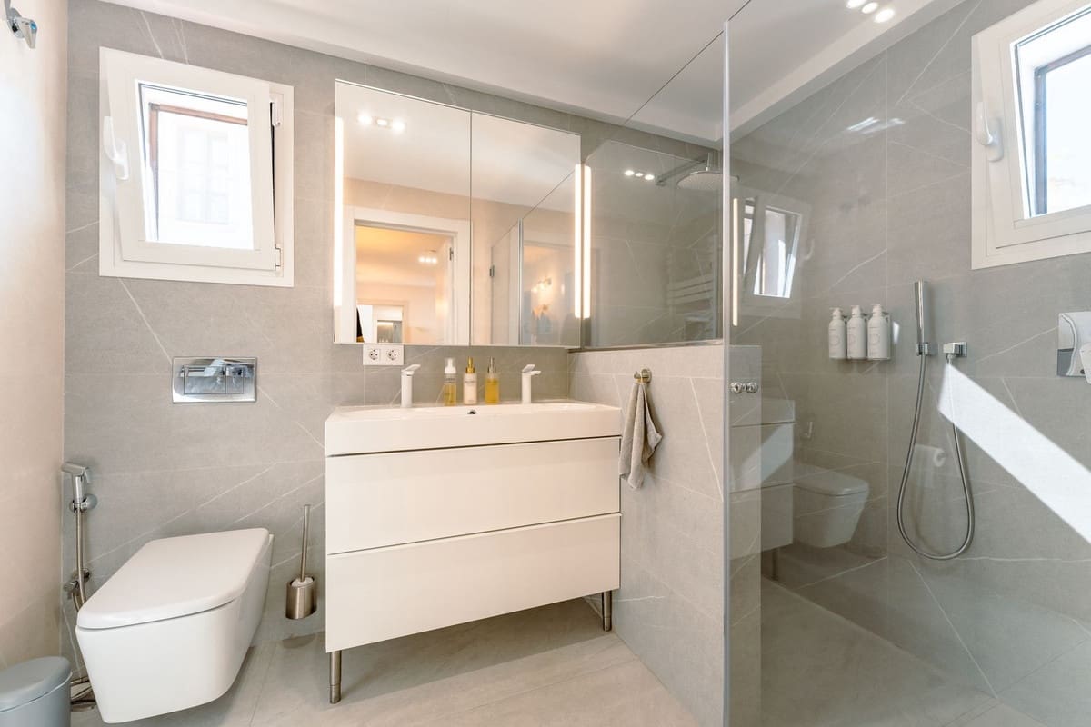 4 Zimmer Villa zu verkaufen in New Golden Mile mit Garage - 950.000 € (Ref: 9908988)