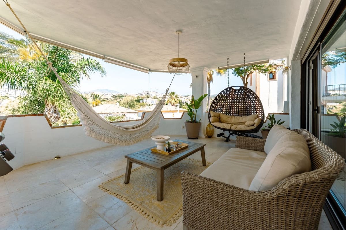 4 Zimmer Villa zu verkaufen in New Golden Mile mit Garage - 950.000 € (Ref: 9908988)
