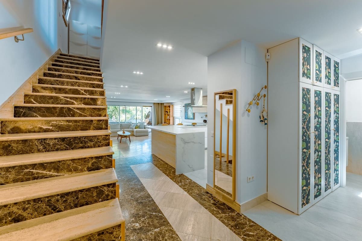 4 Zimmer Villa zu verkaufen in New Golden Mile mit Garage - 950.000 € (Ref: 9908988)