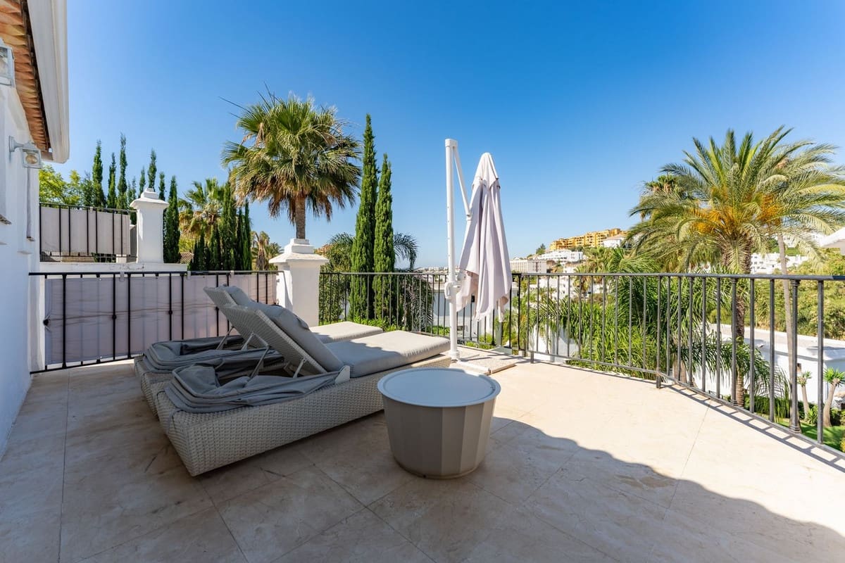 4 Zimmer Villa zu verkaufen in New Golden Mile mit Garage - 950.000 € (Ref: 9908988)
