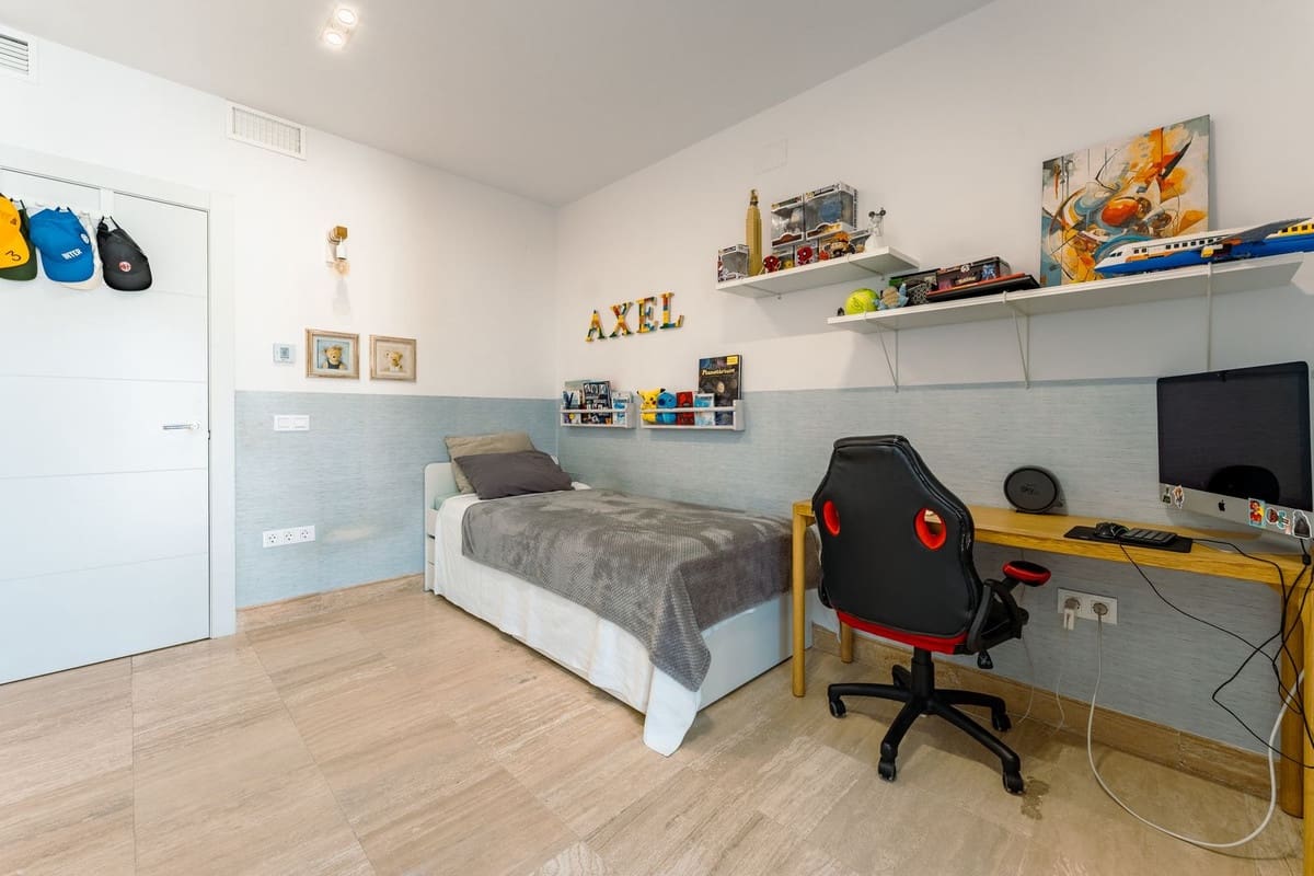4 Zimmer Villa zu verkaufen in New Golden Mile mit Garage - 950.000 € (Ref: 9908988)