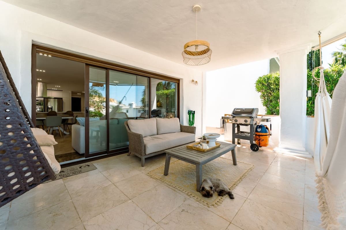 4 Zimmer Villa zu verkaufen in New Golden Mile mit Garage - 950.000 € (Ref: 9908988)