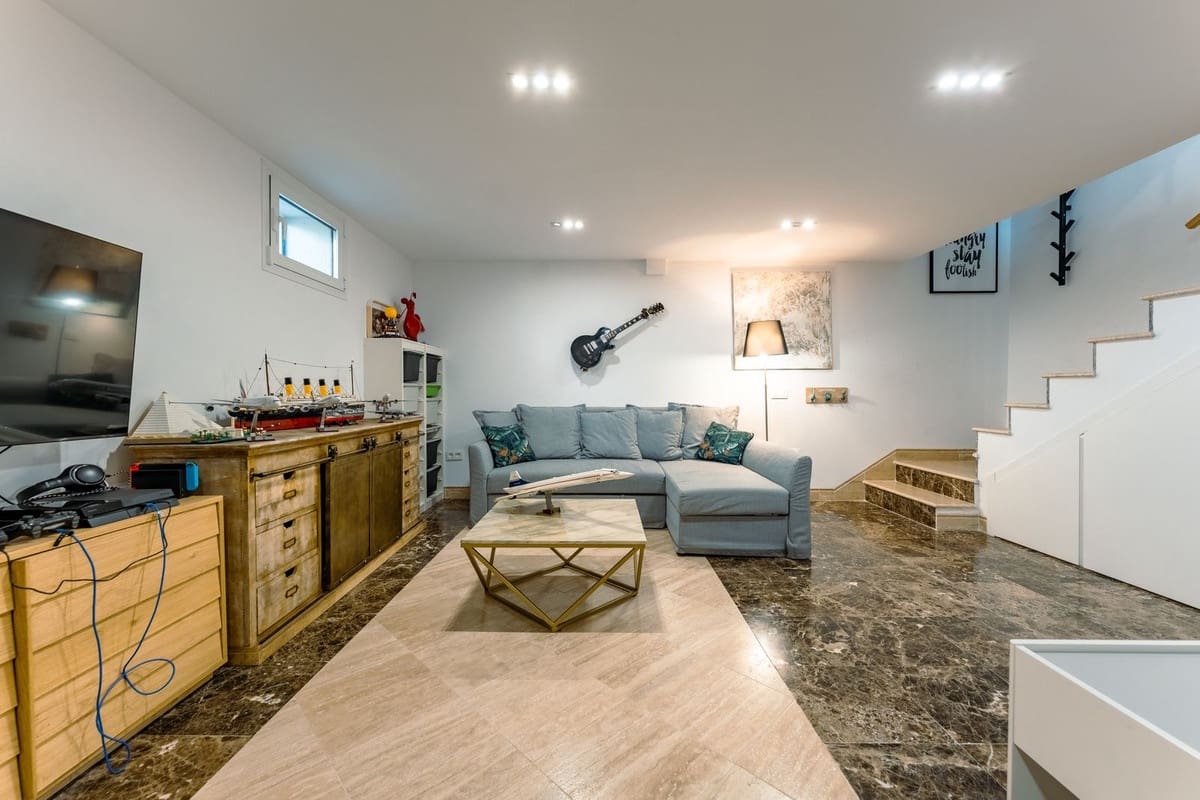 4 Zimmer Villa zu verkaufen in New Golden Mile mit Garage - 950.000 € (Ref: 9908988)