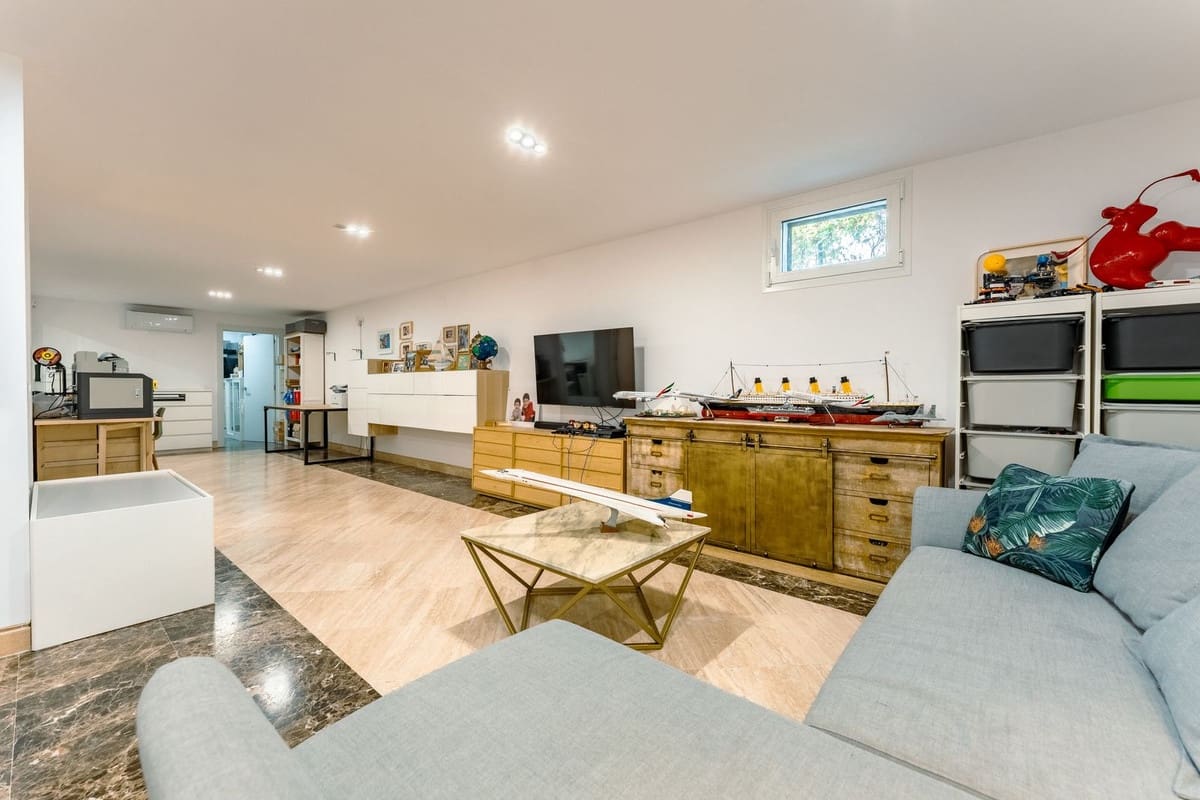 4 Zimmer Villa zu verkaufen in New Golden Mile mit Garage - 950.000 € (Ref: 9908988)