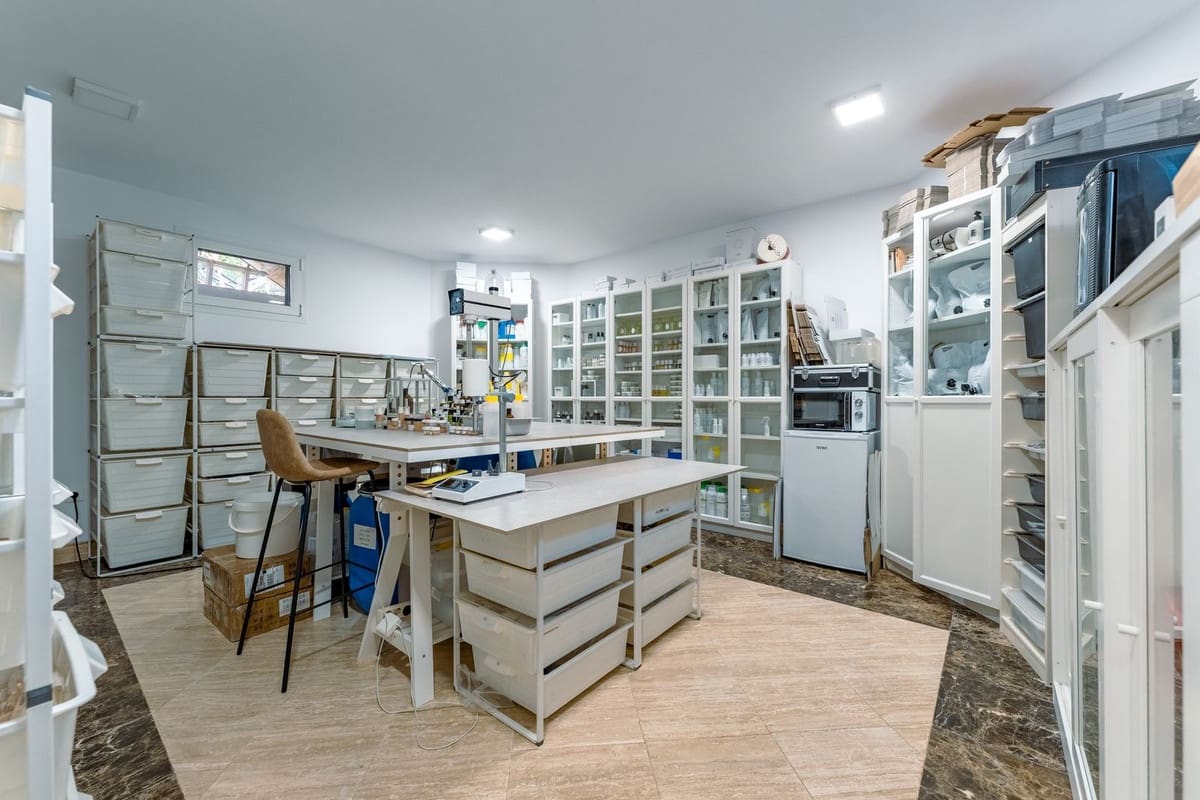 4 Zimmer Villa zu verkaufen in New Golden Mile mit Garage - 950.000 € (Ref: 9908988)