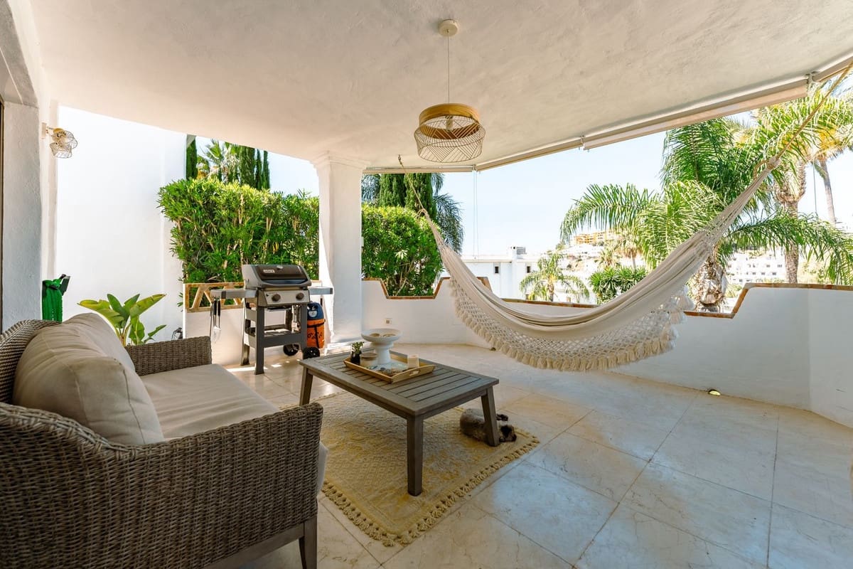 4 Zimmer Villa zu verkaufen in New Golden Mile mit Garage - 950.000 € (Ref: 9908988)