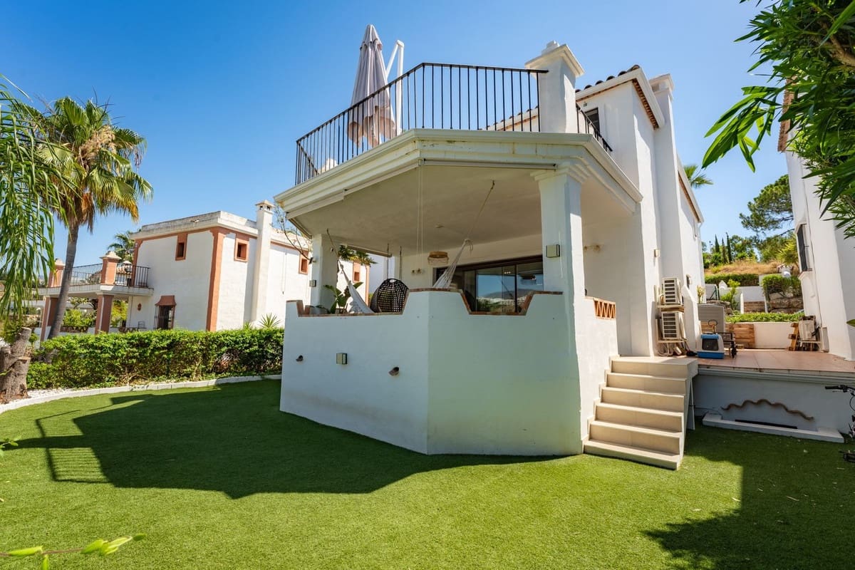 4 Zimmer Villa zu verkaufen in New Golden Mile mit Garage - 950.000 € (Ref: 9908988)
