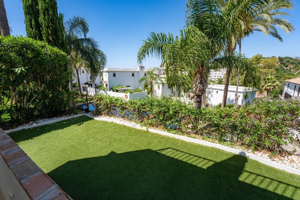 4 Zimmer Villa zu verkaufen in New Golden Mile mit Garage - 950.000 € (Ref: 9908988)