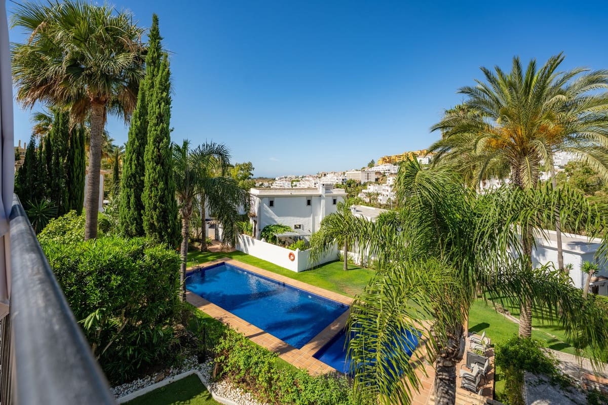 4 Zimmer Villa zu verkaufen in New Golden Mile mit Garage - 950.000 € (Ref: 9908988)