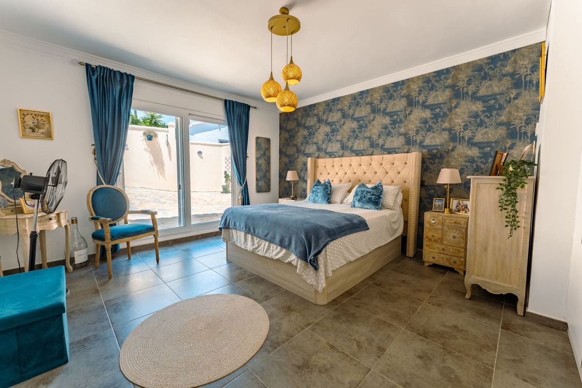 4 slaapkamer Villa te koop in El Padron met zwembad garage - € 1.550.000 (Ref: 9909930)
