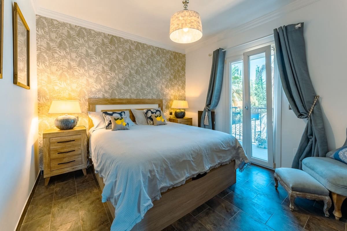 4 slaapkamer Villa te koop in El Padron met zwembad garage - € 1.550.000 (Ref: 9909930)