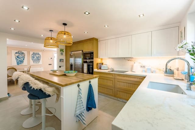 4 slaapkamer Villa te koop in El Padrón, Estepona met zwembad garage - € 1.550.000 (Ref: 9909930)