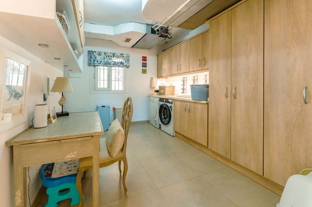 4 slaapkamer Villa te koop in El Padrón, Estepona met zwembad garage - € 1.550.000 (Ref: 9909930)