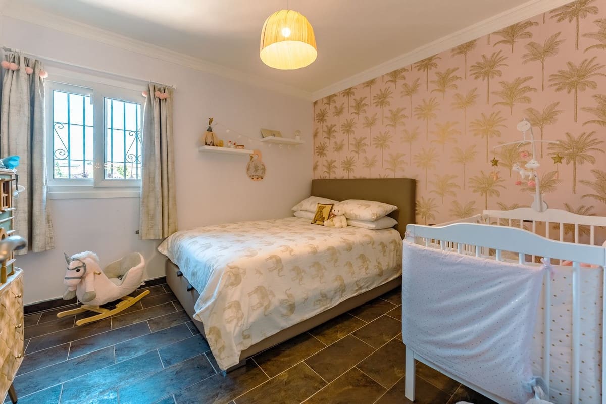 4 slaapkamer Villa te koop in El Padron met zwembad garage - € 1.550.000 (Ref: 9909930)