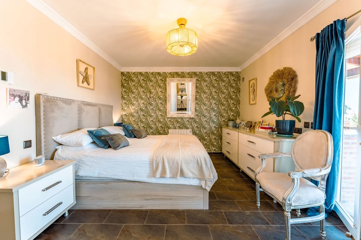 4 slaapkamer Villa te koop in El Padron met zwembad garage - € 1.550.000 (Ref: 9909930)