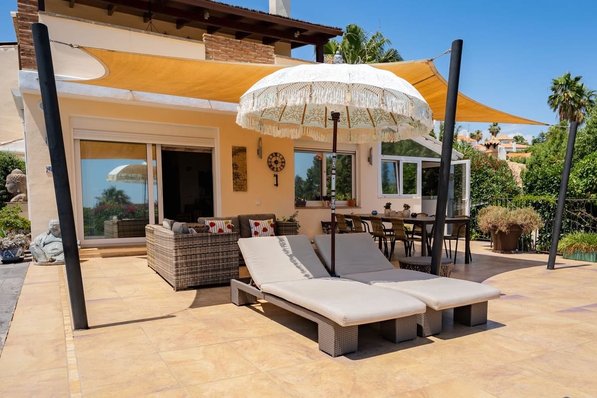 4 slaapkamer Villa te koop in El Padron met zwembad garage - € 1.550.000 (Ref: 9909930)