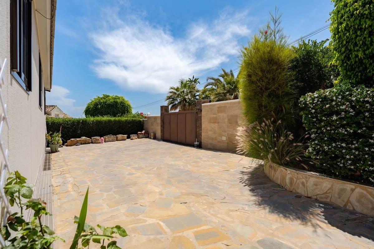 4 slaapkamer Villa te koop in El Padron met zwembad garage - € 1.550.000 (Ref: 9909930)