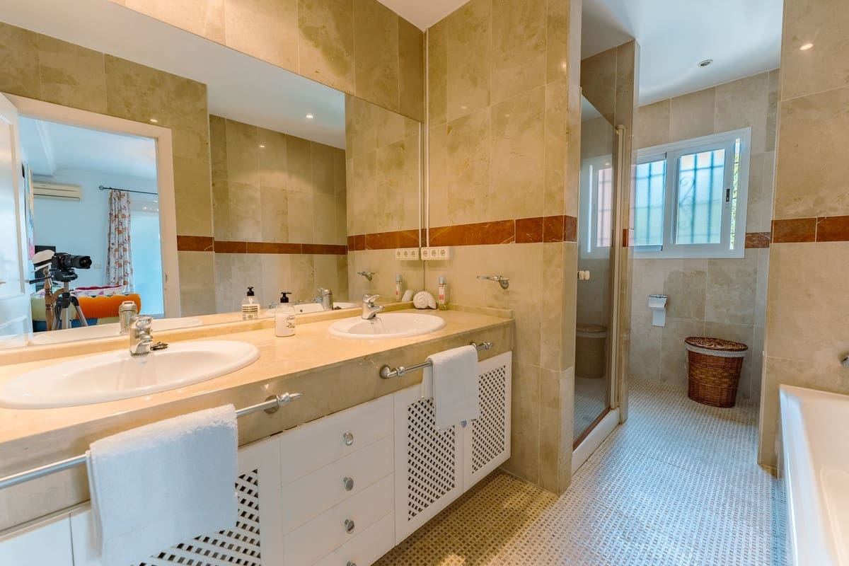 4 Zimmer Villa zu verkaufen in San Pedro de Alcantara - 1.849.000 € (Ref: 9919037)