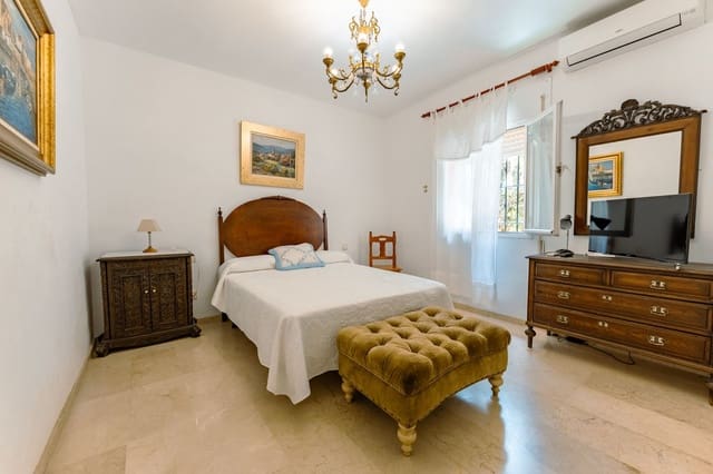 4 Zimmer Villa zu verkaufen in San Pedro de Alcantara, Marbella - 1.849.000 € (Ref: 9919037)