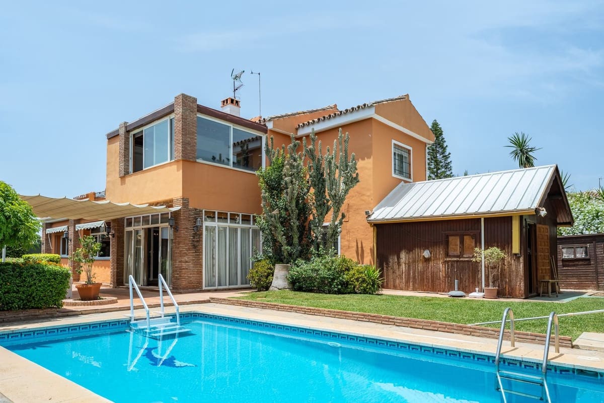 4 Zimmer Villa zu verkaufen in San Pedro de Alcantara - 1.849.000 € (Ref: 9919037)