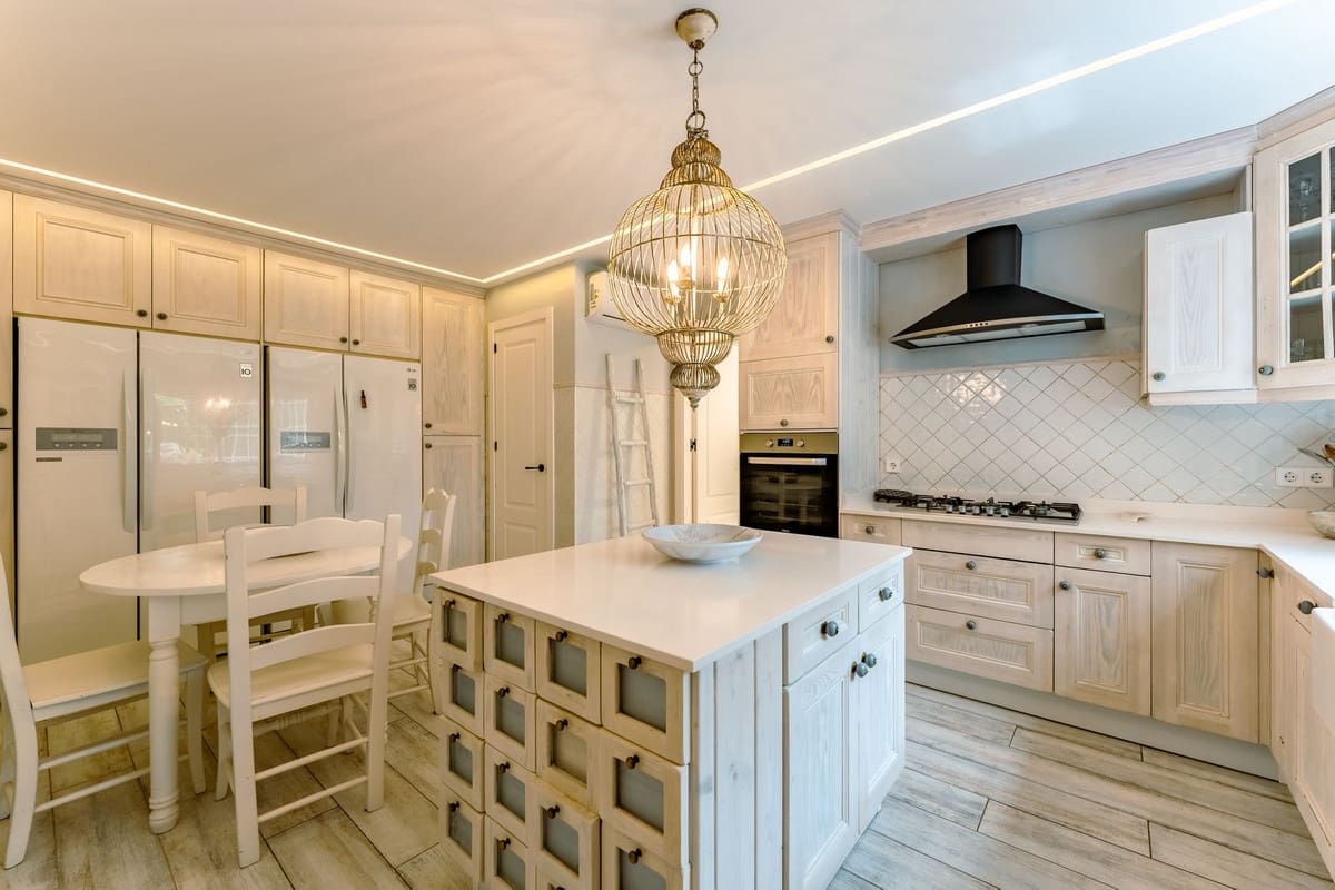 7 slaapkamer Villa te huur in Guadalmina met garage - € 9.500 (Ref: 9921539)