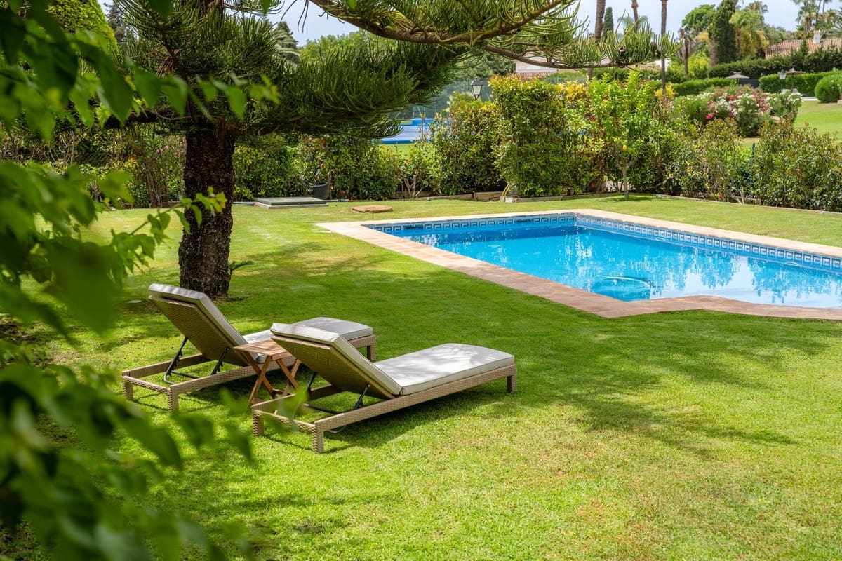 7 slaapkamer Villa te huur in Guadalmina met garage - € 9.500 (Ref: 9921539)