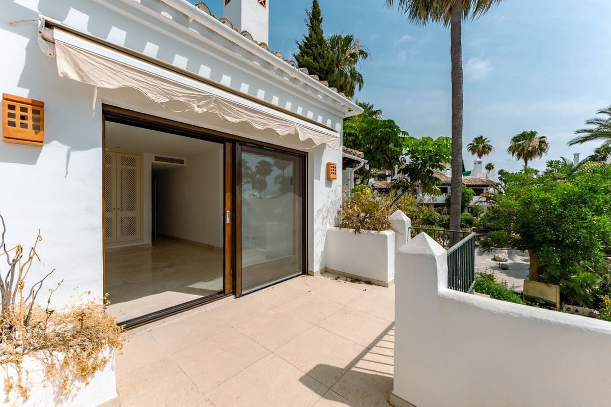 3 bedroom Townhouse for sale in Benahavis - € 895,000 (Ref: 9932525)