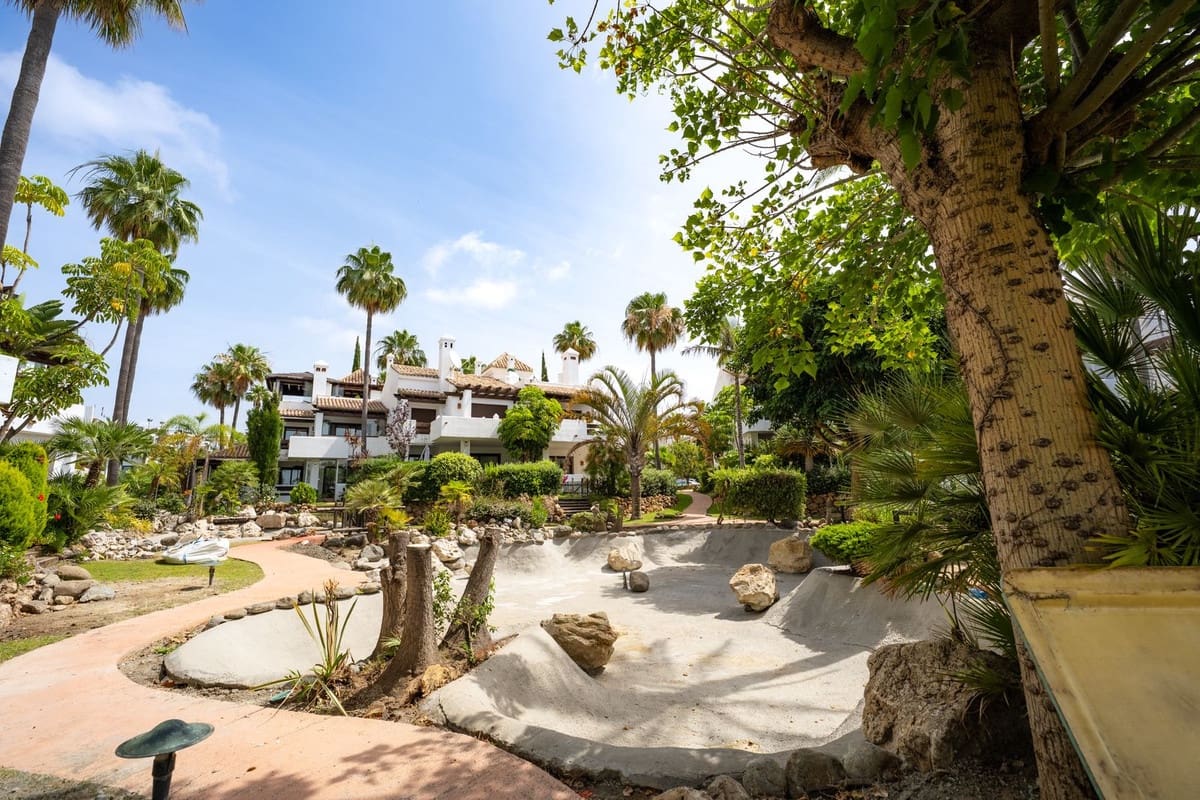 3 bedroom Townhouse for sale in Benahavis - € 895,000 (Ref: 9932525)