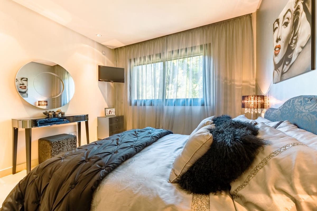2 bedroom Apartment for sale in La Quinta with garage - € 895,000 (Ref: 9941491)