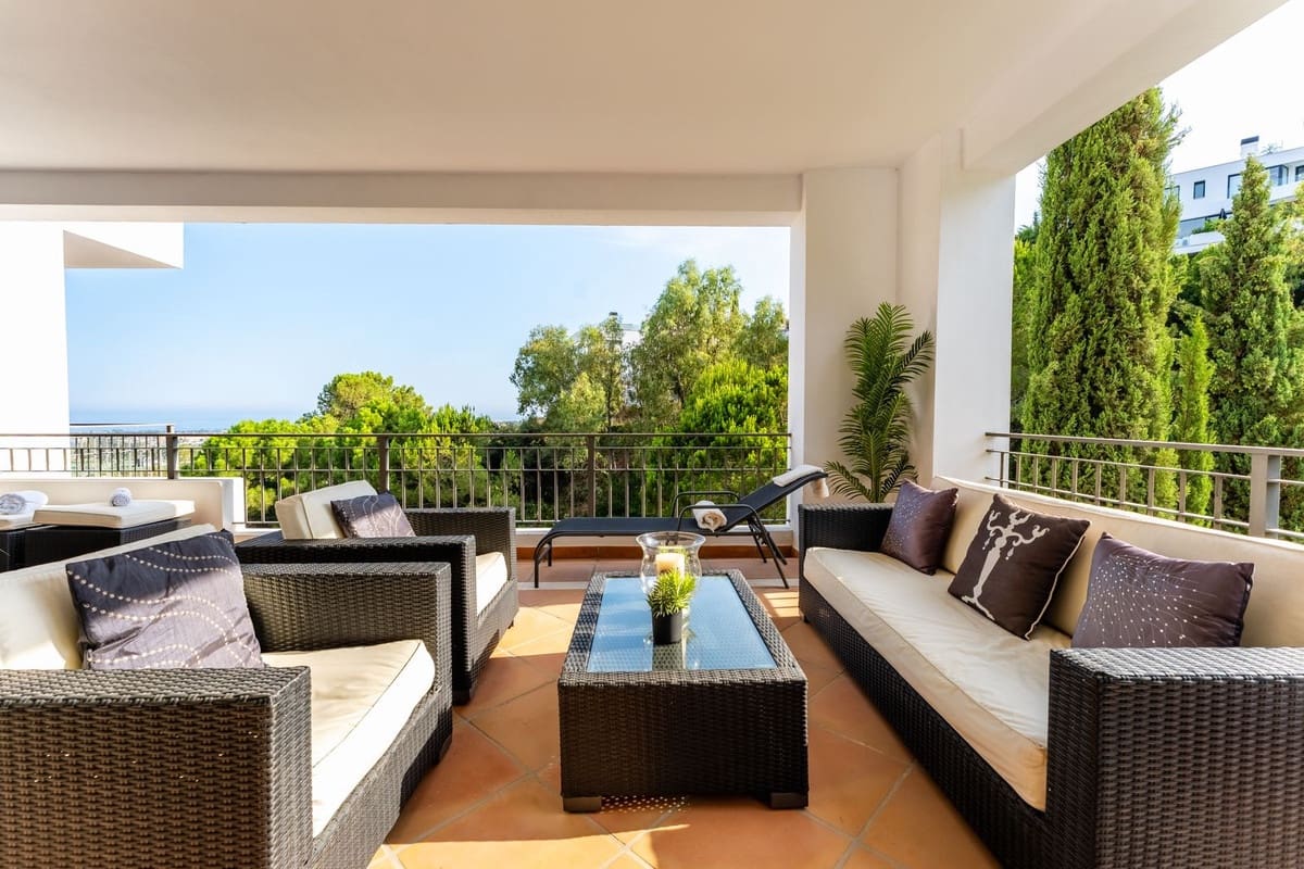 2 bedroom Apartment for sale in La Quinta with garage - € 895,000 (Ref: 9941491)
