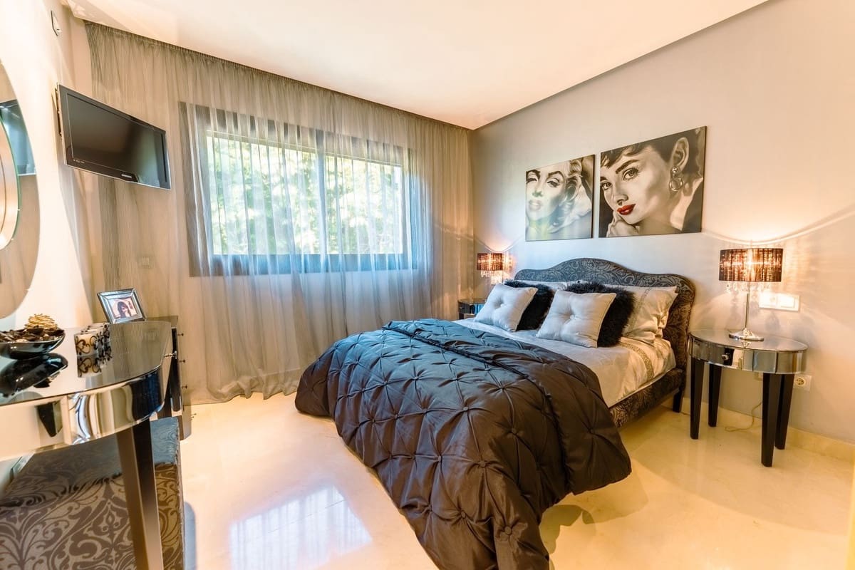 3 makuuhuone Huoneisto myytävänä paikassa La Quinta mukana 
autotalli - 895 000 € (Ref: 9944947)
