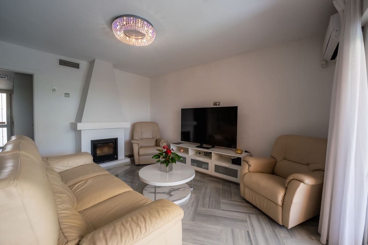 4 bedroom Townhouse for sale in New Golden Mile - € 949,000 (Ref: 9950409)