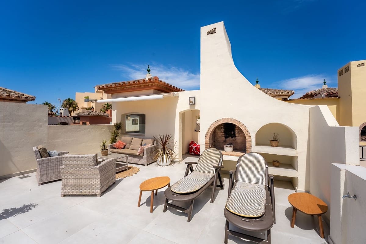 4 bedroom Townhouse for sale in New Golden Mile - € 949,000 (Ref: 9950409)