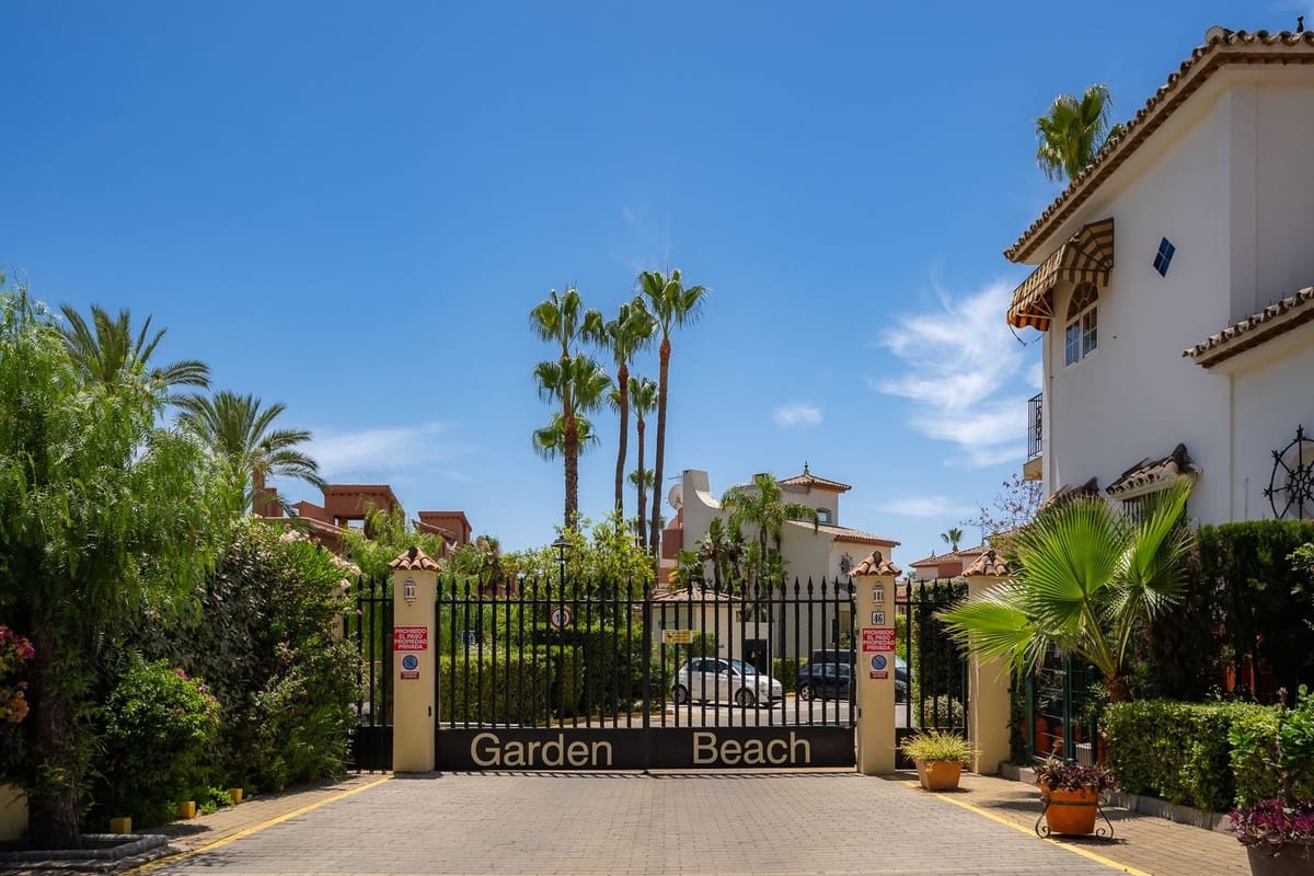 4 bedroom Townhouse for sale in New Golden Mile - € 949,000 (Ref: 9950409)