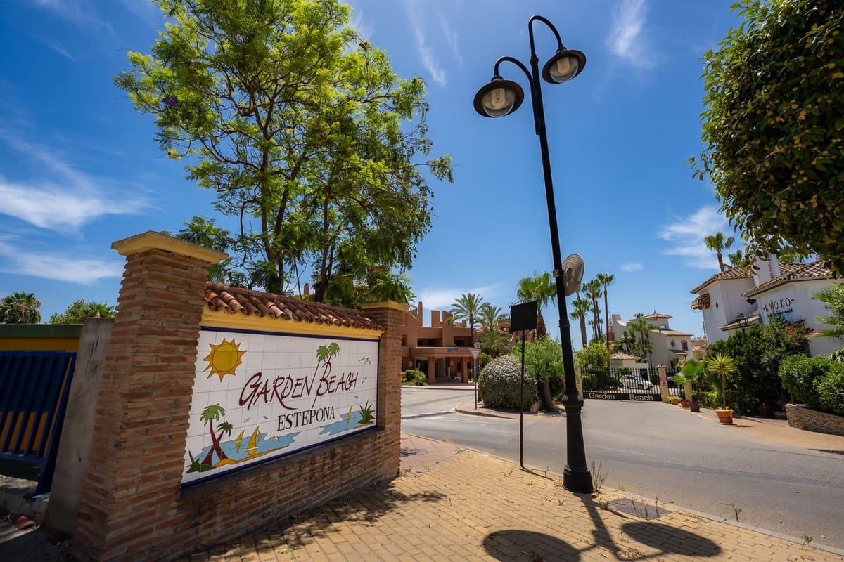 4 bedroom Townhouse for sale in New Golden Mile - € 949,000 (Ref: 9950409)
