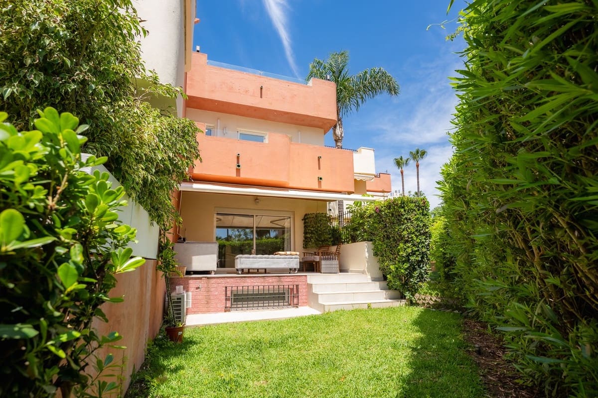 4 bedroom Townhouse for sale in New Golden Mile - € 949,000 (Ref: 9950409)