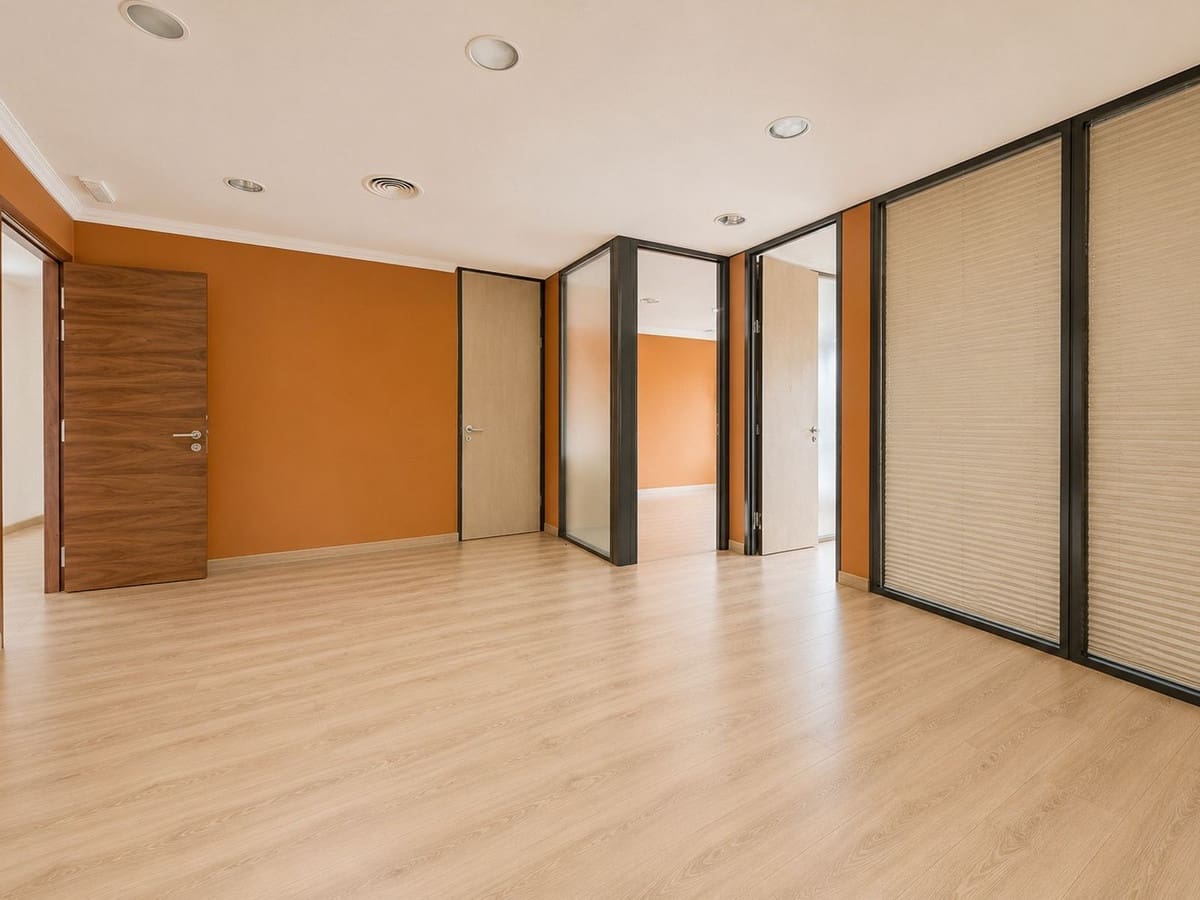 3 camera da letto Ufficio da affittare in Nueva Andalucia con garage - 2.400 € (Rif: 9950785)