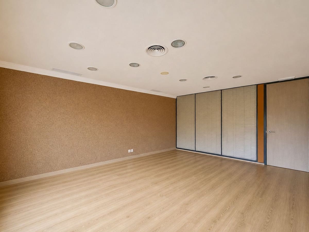 3 camera da letto Ufficio da affittare in Nueva Andalucia con garage - 2.400 € (Rif: 9950785)