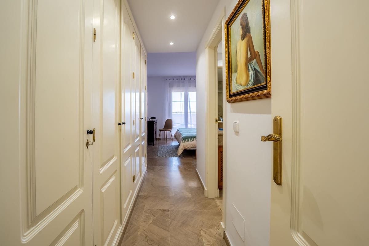 2 soverom Leilighet til leie i Nueva Andalucia med svømmebasseng garasje - € 2 500 (Ref: 9981595)