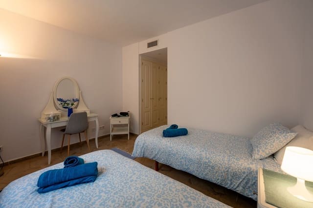 2 soverom Leilighet til leie i Nueva Andalucia, Marbella med svømmebasseng garasje - € 2 500 (Ref: 9981595)