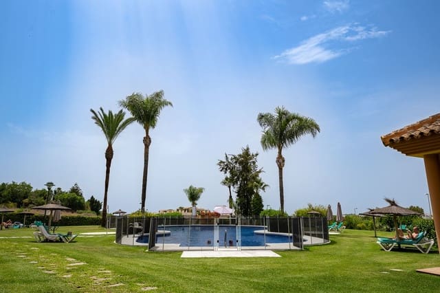 2 soverom Leilighet til leie i Nueva Andalucia, Marbella med svømmebasseng garasje - € 2 500 (Ref: 9981595)