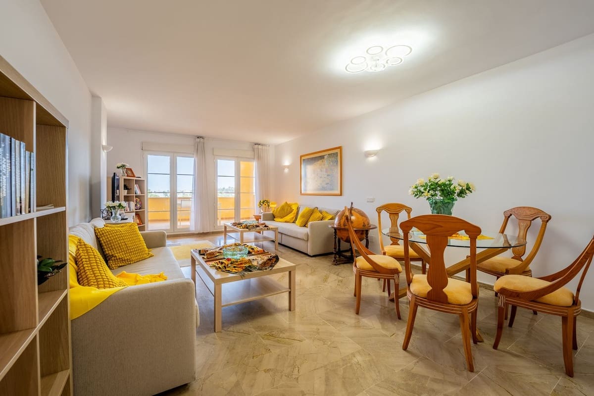2 soverom Leilighet til leie i Nueva Andalucia med svømmebasseng garasje - € 2 500 (Ref: 9981595)